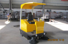 1350驾驶式扫地机